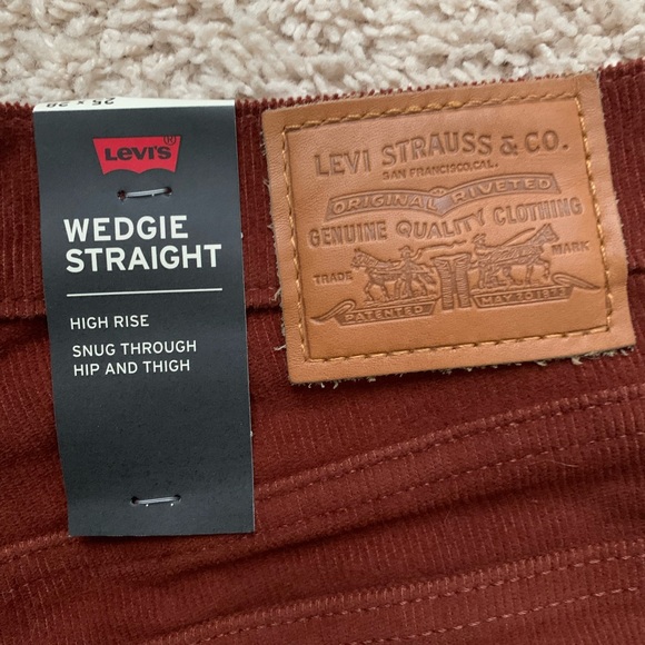 Levi’s Wedgie Straight Corduroys Size 25x28 - Picture 2 of 6